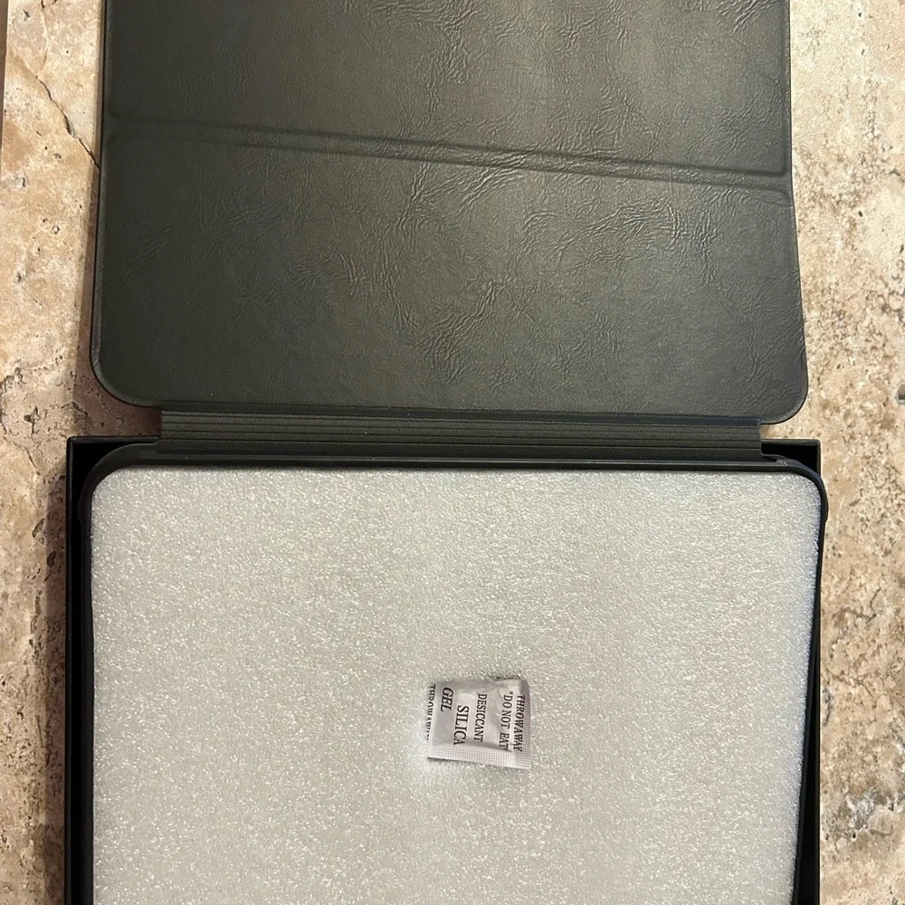 TORRAS Magnetic iPad 10th Generation Case Multiple Viewing Angles BRAND NEW